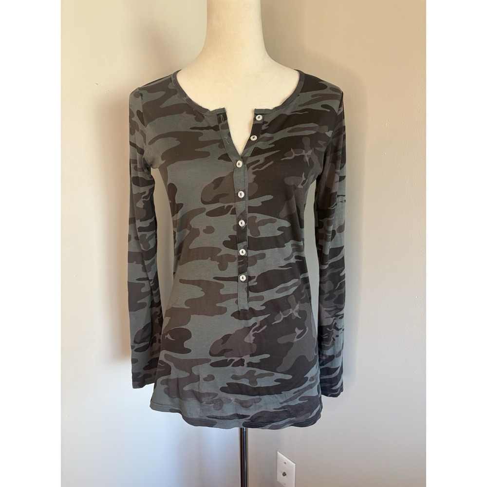 Moda International Top Y2K Gray Lightweight Camouflage Henley Long Sleeve Small